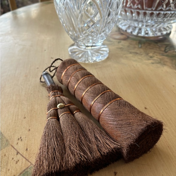 Organic Copper Banded Black Bamboo & Coconut Palm Fibre Broom Set - Picture 3 of 4